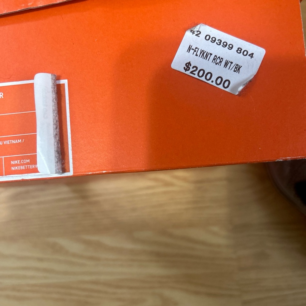 Men’s size 10.5 flyknit 1.0 OG - Oreo colour way, brand new with box. Dead-stock - Picture 8 of 9